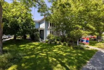 Front elevation in Spring