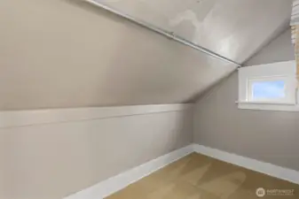 The windows in the closet make everything brighter.