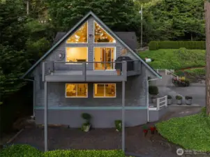 Full DADU, apartment sits above oversized two car garage, perfect for rental income, MIL suite or out of town guests.