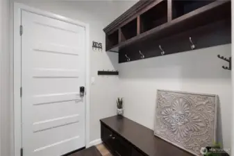 GARAGE / MUDROOM