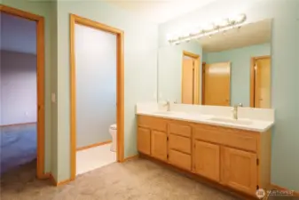 Primary Bathroom: Upstairs