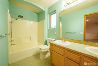 Full Bathroom Upstairs