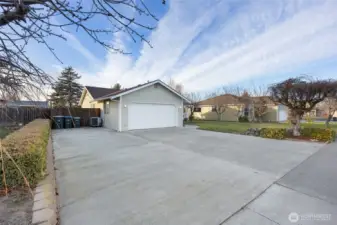 Plenty of space for RV, Boat and all of your outdoor toys