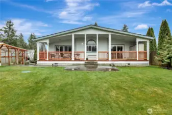 Spacious covered back porch!