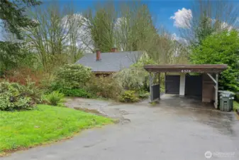 Carport and long driveway with extra parking space.