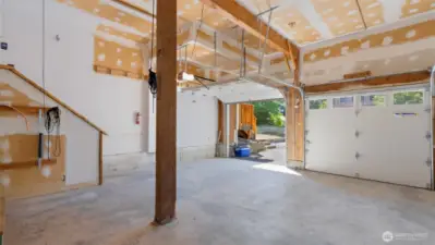 With extra-tall ceilings, this garage makes the most of its vertical space—there’s a ton of overhead space for your kayaks, bikes, or holiday lights - there’s room for it all.