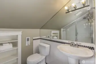 Full bath upstairs!