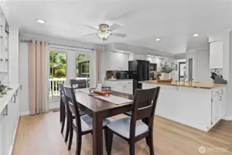 Dining/Kitchen w/ breakfast bar