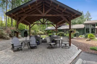 Cover fire pit