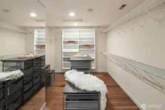 Primary Suite Oversized Walk In Closet