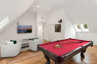 Upper Level Bonus Room w/3/4 Bath