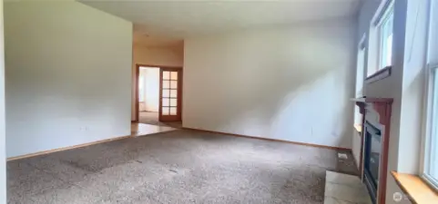 Livingroom with gas fireplace