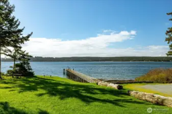 Community Beach (pier, boat ramp & beach)