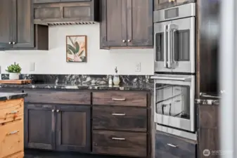 upper oven is an air fryer