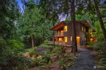 This extraordinary home is nestled under a canopy of trees within a private 5 acre site.