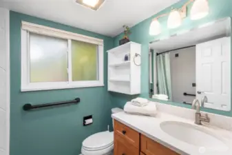 Full upstairs bathroom