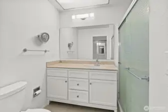 Primary 3/4 bath