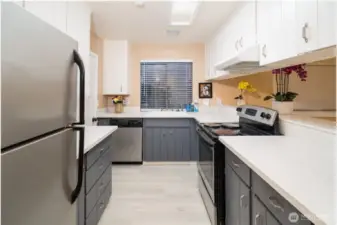 Nice Kitchen with new appliances & new Waterproof Floor