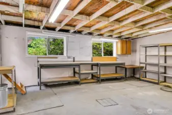 Attached workshop behind the two car garage.