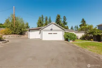 Garages & Parking