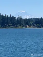 Mt Rainier zoomed in.