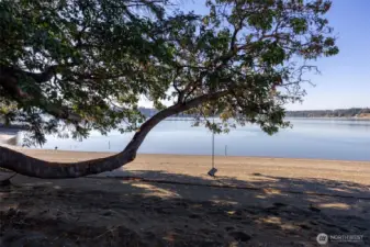 Walk to the private shared beach in just 5 min. I walked there in my heels!