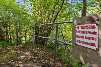 Trail head to beach just a few steps away.