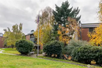 Sunset Plaza Grounds