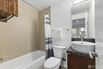 En-Suite bath for lower  floor bedroom