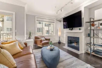 Beautiful living room with lots of light, gas fireplace and nice hardwoods