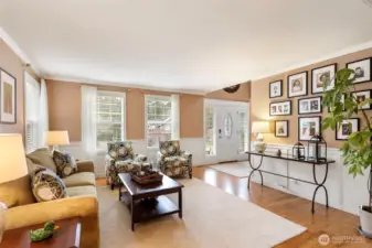 Lots of entertaining space!