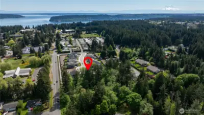 Just minutes away from the historic Gig Harbor waterfront