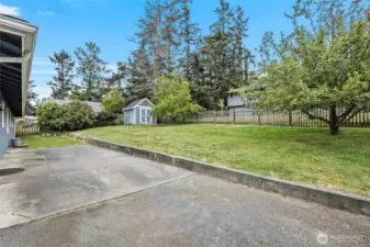 Stepping out from the slider, you can see the large back yard area.