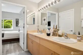 Jack and Jill bath connected the two guest rooms.