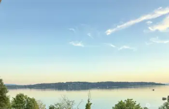 Breathtaking panoramic views of Drayton Harbor from both decks, the lower patio, and all the windows facing the West.  The stunning waterfront scenery is year round where you can relax and listen to the peaceful sounds of nature.