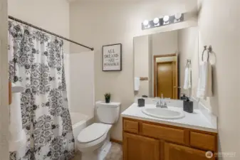 A classic and clean full hall bath.