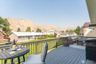 Gorgeous view off of deck! Sit here and enjoy the music from the summer concerts while enjoying the sunset over the hills.