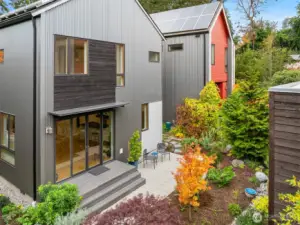 Modern function and style with an emphasis on an ever-evolving landscape.