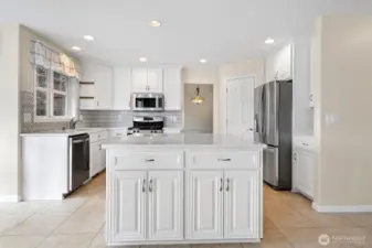 Light, Bright, & Airy Open Kitchen