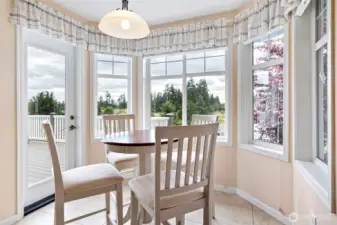 Breakfast Nook Adjacent to Deck