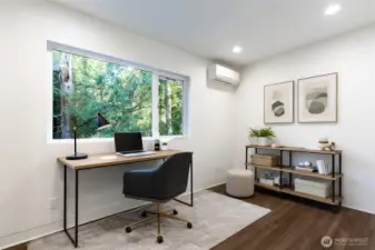 Home office virtually staged