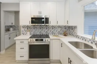 Main floor kitchen with under counter lighting