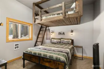 Custom built in bunk beds - Queen/Full