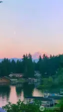 Mt Rainier from middle