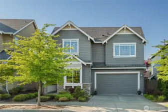 You are going to love this beautifully updated 2700 square foot 5 bedroom 3 bath home in ideal Eagle Point location in Snoqualmie Ridge.