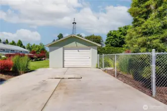 Detached garage space