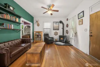 Entry/living room
