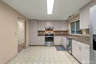 Kitchen w/ Eating Space