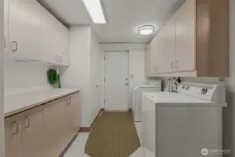 Utility/Mud Room w/ storage