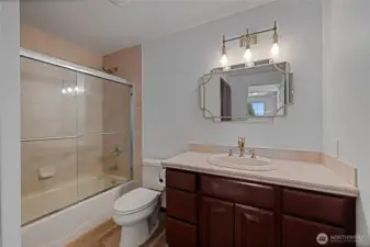 This is the upper level full bathroom